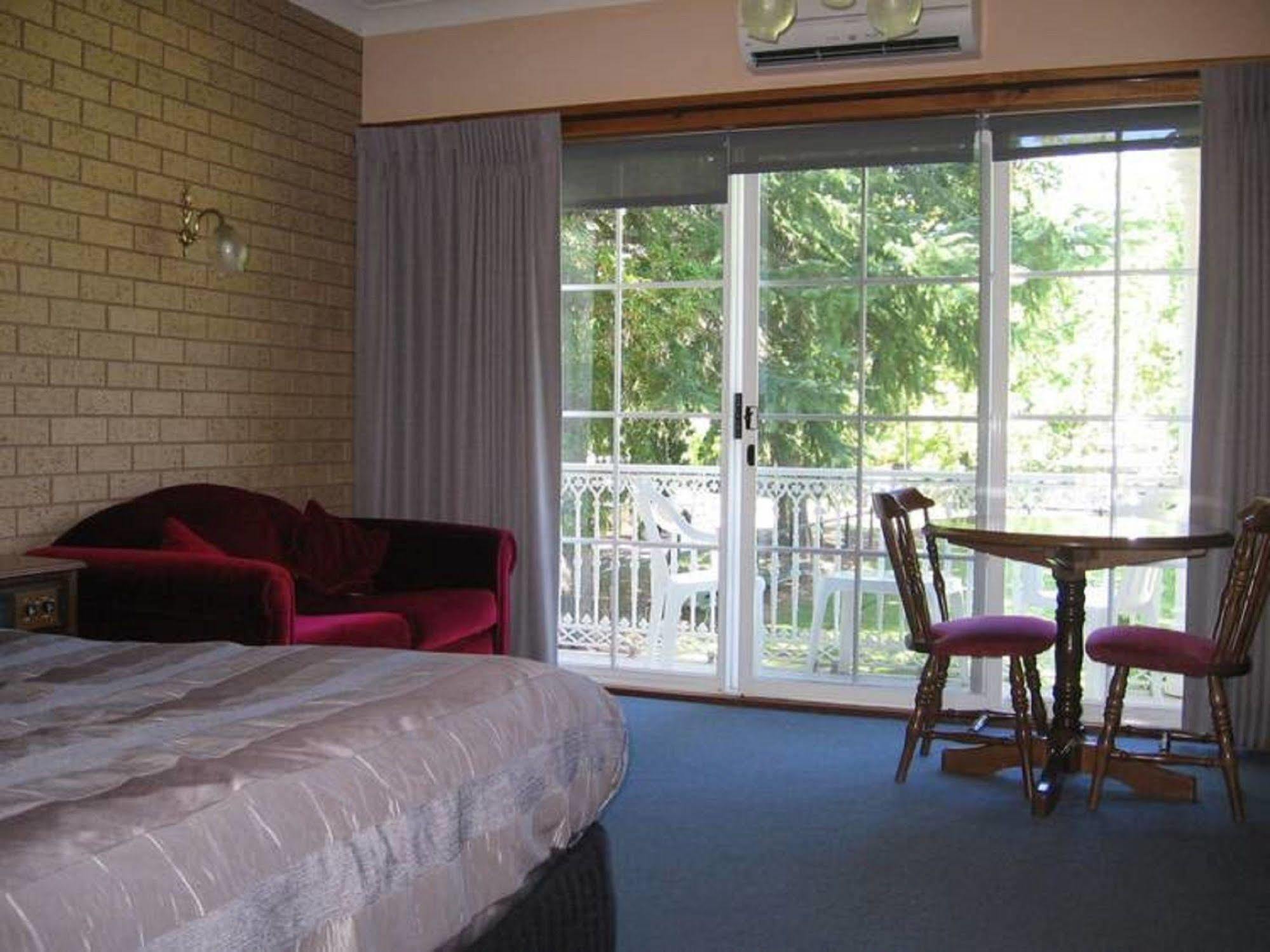 Barrass John Bright Motor Inn Esterno foto