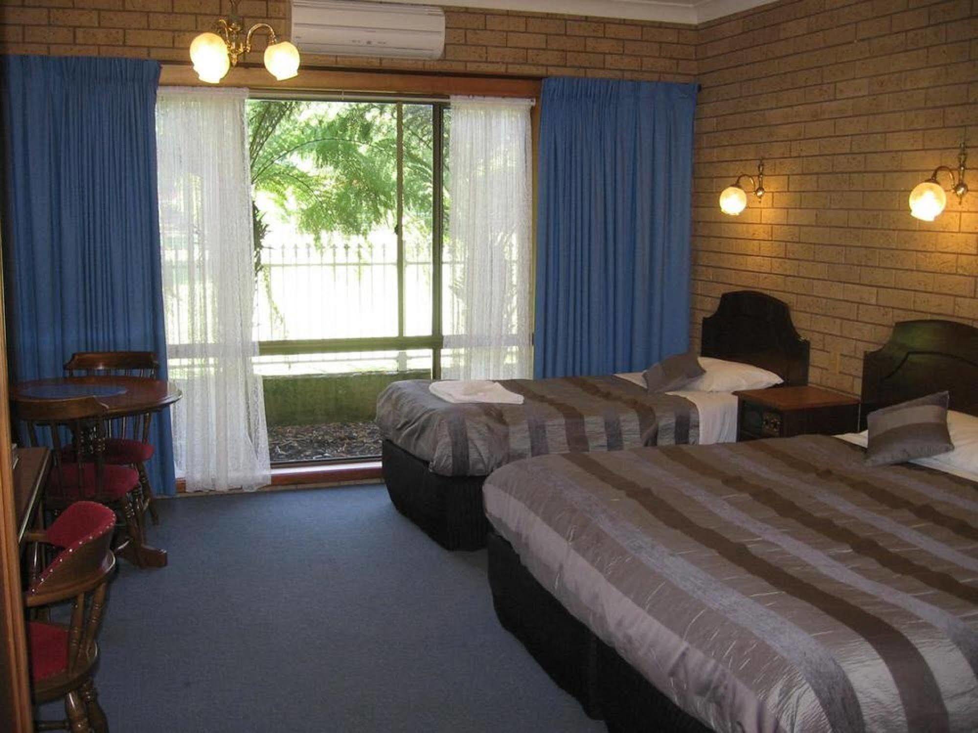 Barrass John Bright Motor Inn Esterno foto