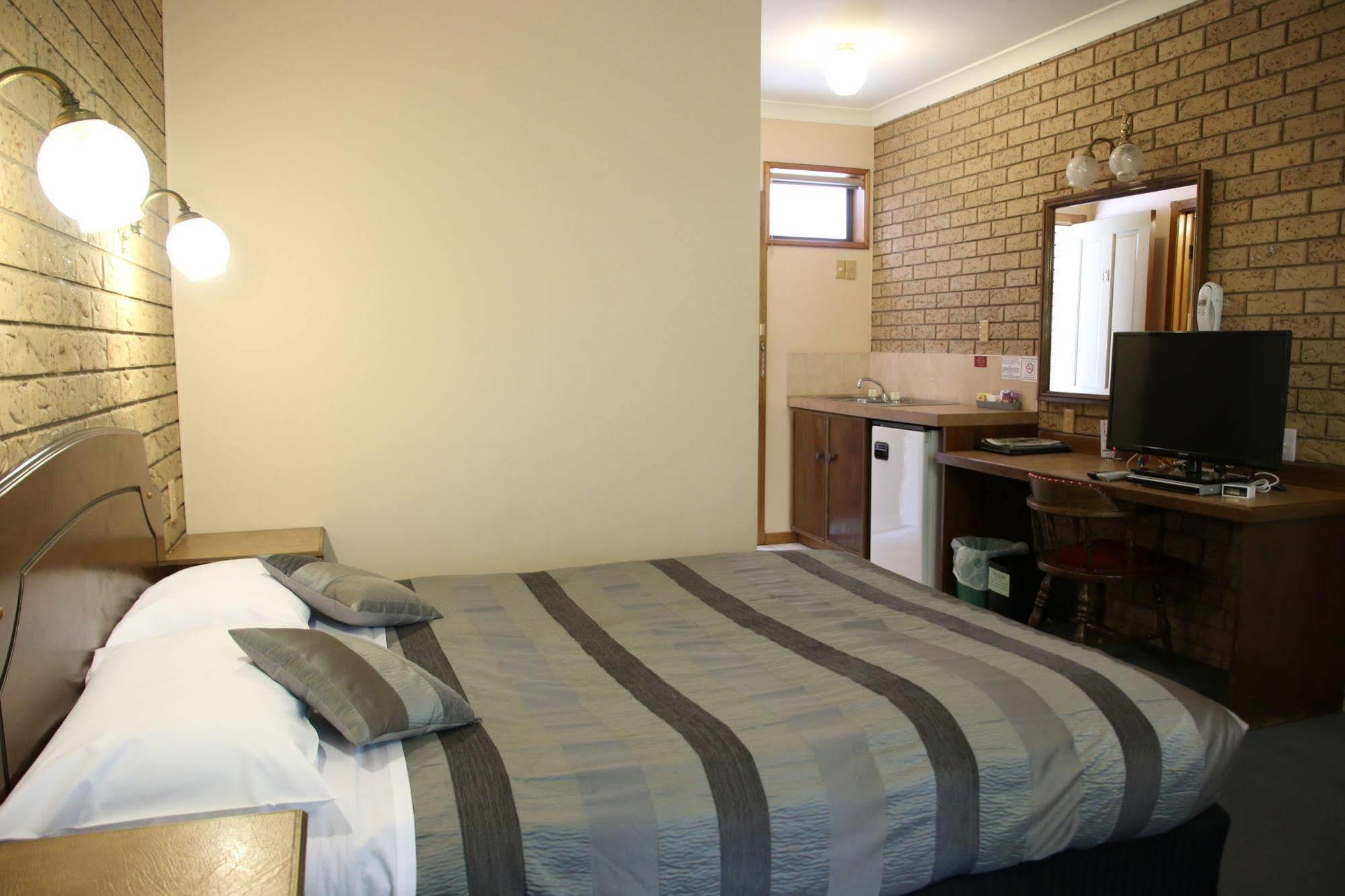 Barrass John Bright Motor Inn Esterno foto