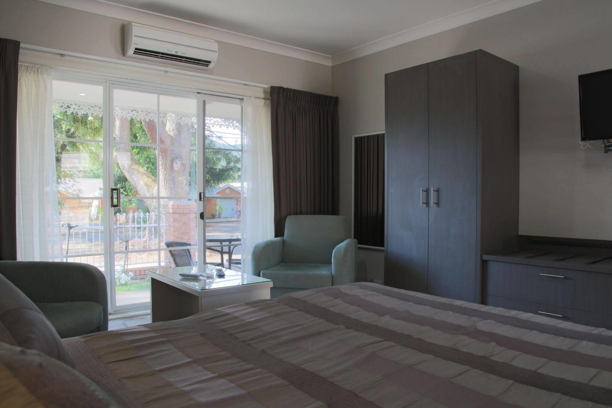 Barrass John Bright Motor Inn Esterno foto
